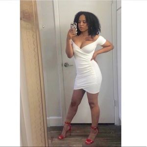 🥛🎉🎉White off shoulder mini dress
